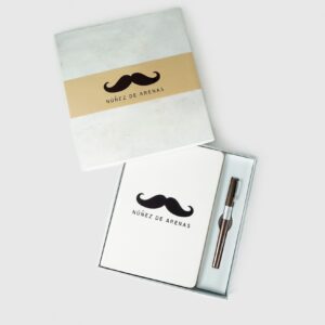 PACK CUADERNO Y BOLIGRAFO LOGO BIGOTE